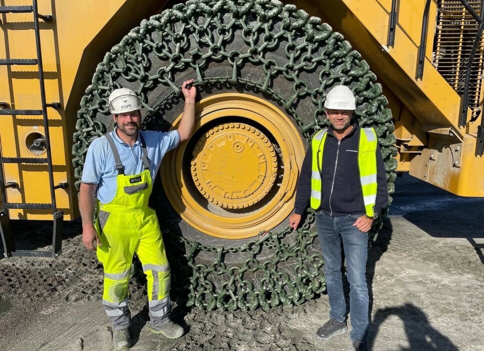 Fels Titan 75 montert. Fra venstre: Representant fra Rud Erlau – Oliver Knabe og Lilleseth Kjettings Stian Østerhaug.