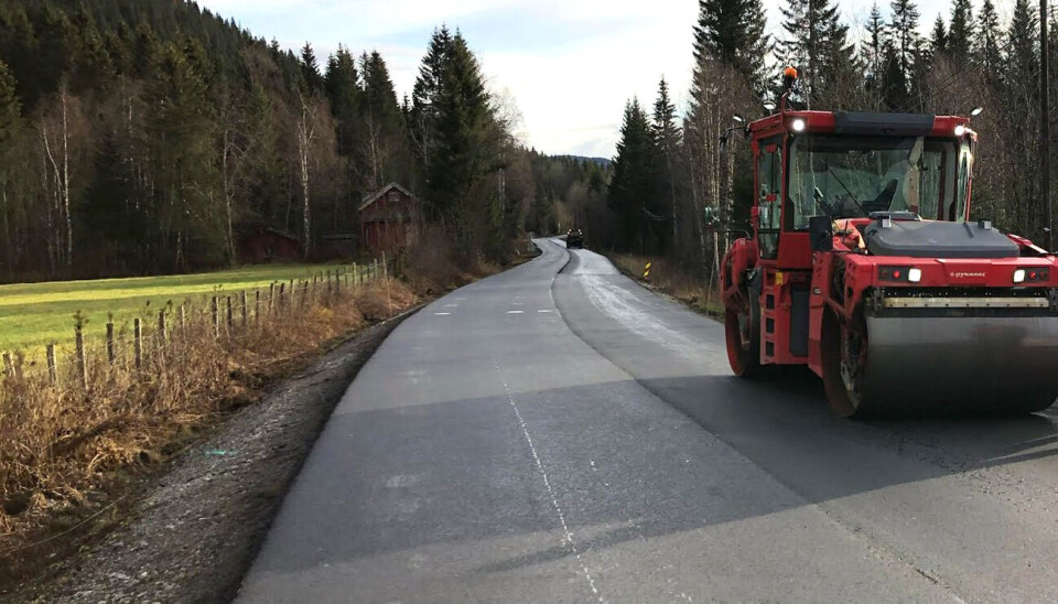 På grunn av økte kostnader er det flere asfalteringsprosjekter som blir utsatt. Illustrasjonsbilde.