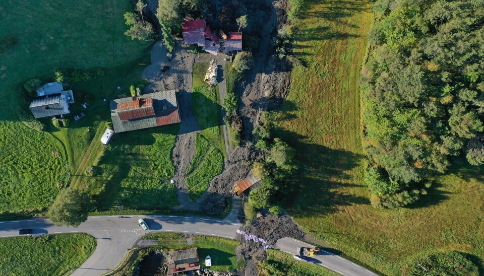 Bolighuset som ble ødelagt av jordmassene er øverst i bildet. Det var sju personer i huset. Én omkom. Det bygges ny E39 ved raset, og Statens vegvesen er byggherre på veiprosjektet.
