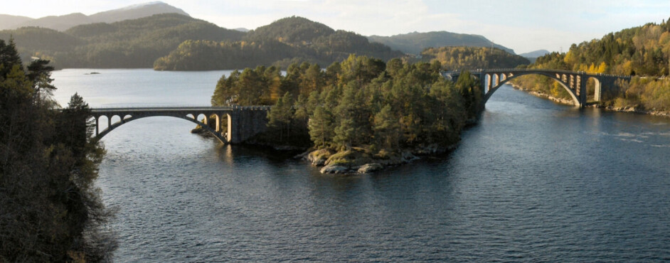 Skodjebruene blir omtalt som ypperlig arkitektur og avansert ingeniørkunst. 6. september 2022 ble det feiret 100 års-jubileum for den offisielle åpningen av bruforbindelsen. Brua ble imidlertid tatt i bruk allerede i 1919.
