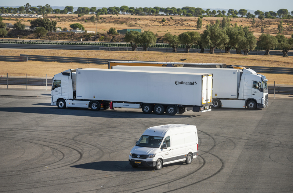 Continental lanserer nye styre og drivhjul i sin hybride serie for både van og lastebil. Lastebildekkene er de første i generasjon fem.