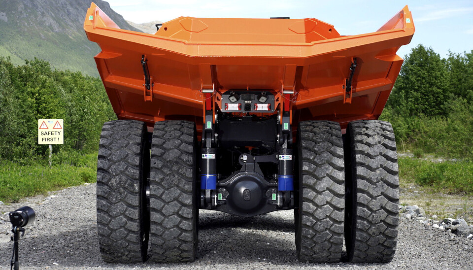 Bred og flat kasse samt tvillinghjul er nøkkelord på nye Doosan 4x4 DA45-7 rammestyrt tipptruck. Bred og flat kasse samt tvillinghjul er nøkkelord på nye Doosan 4x4 DA45-7 rammestyrt tipptruck.