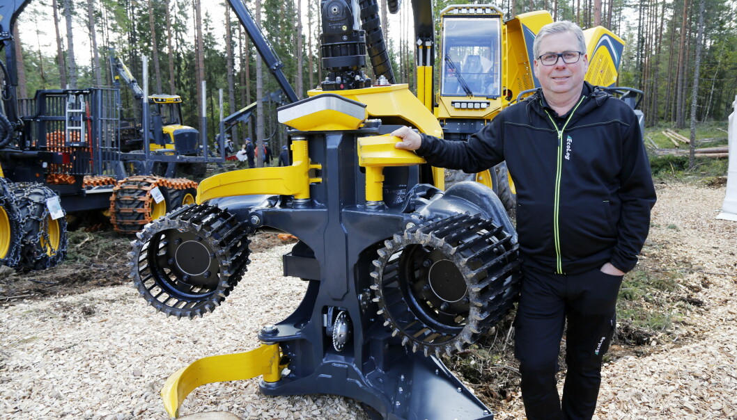 EGET: Knut Johansen i Eco Log med det nye Eco Log hogstaggregatet. EGET: Knut Johansen i Eco Log med det nye Eco Log hogstaggregatet.