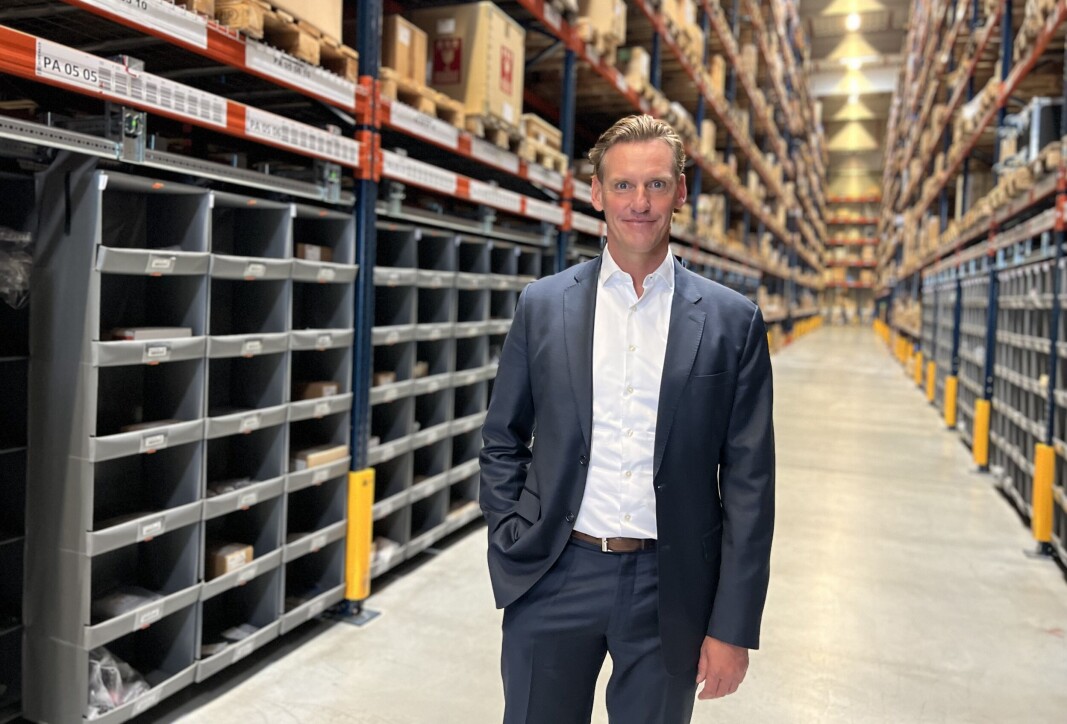 Jochen Thewes viste Logistikk Inside og andre logistikkmedier rundt på Schenkers reservedelslager i Neu-Isenburg. Lageret ligger en kort kjøretur unna flyhuben i Frankfurt. Jochen Thewes viste Logistikk Inside og andre logistikkmedier rundt på Schenkers reservedelslager i Neu-Isenburg. Lageret ligger en kort kjøretur unna flyhuben i Frankfurt.