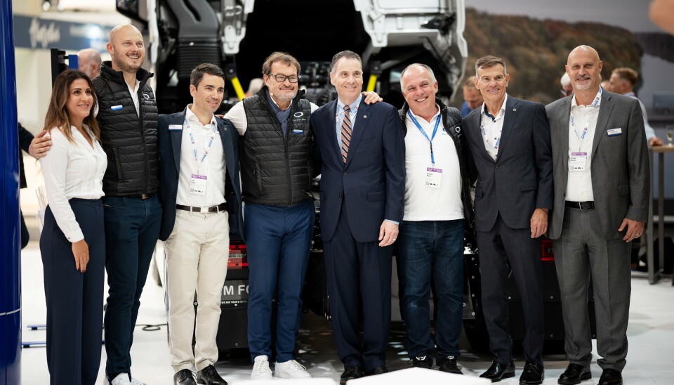 IAA: Fra lanseringen av nyheten på IAA i Hannover i september. Fra venstre til høyre: Meltem Darakci, Allison Transmission OEM Account Manager, Martin Lischka, QUANTRON Head of Marketing & Communications, Alexander Schey, Allison Transmission Managing Director, Electrification, Commercialization & Strategy, Michael Perschke, CEO Quantron AG; David Graziosi, Allison Transmission Chairman og CEO; Herbert Robel, QUANTRON Board Member, John Coll, Allison Transmission Senior Vice President, Global Marketing Sales & Service, Manlio Alvaro, Allison Transmission Executive Director, EMEA Sales.