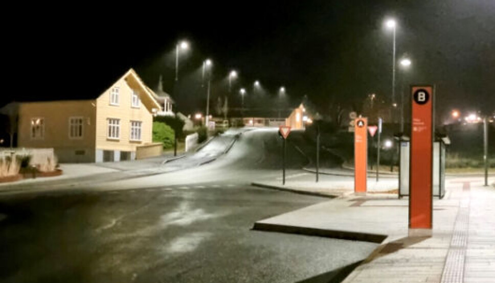 NY STRATEGI: Veilysene i Fitjar kan bli slukket om natta fremover for å spare strøm, som del av Vestland fylkeskommunes nye strategi for veilys langs fylkesvei.