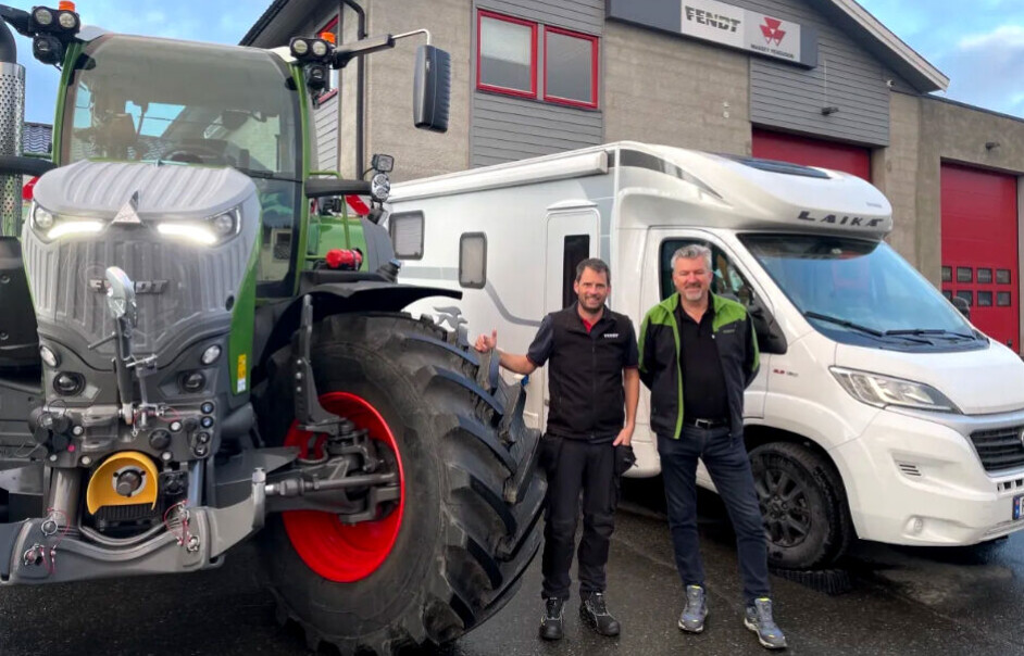 Jørgen Skjelin (t.v.), produktsjef Fendt, og salgsansvarlig John Henrik Stadtler, salgsansvarlig, Fendt Norge, er på norgesturne i bobil. Bilen de startet med (på bildet) er allerede utslitt og er erstattet med en nyere og større modell.