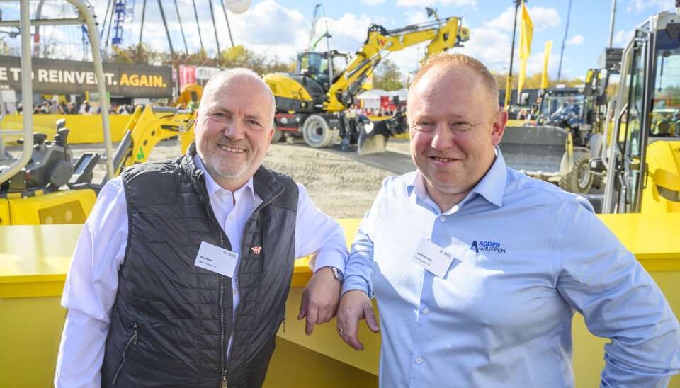 FORNØYDE: Roy Hagen (t.v.) og Jan Brock-Støa i Agder Gruppen hadde mange nye Wacker Neuson maskiner de måtte sjekke ut.