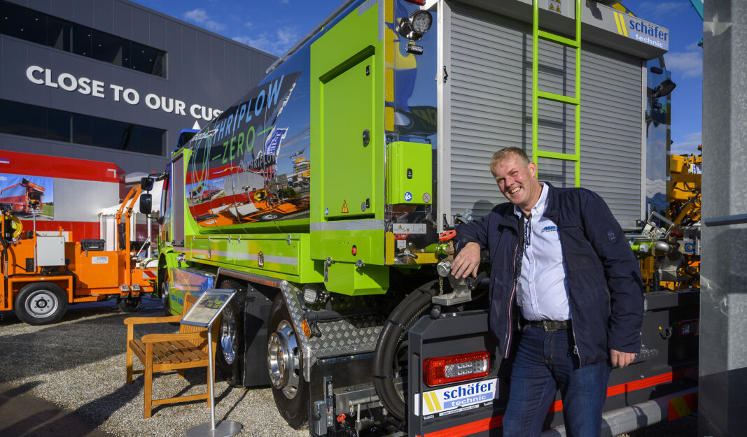 SPENT: Tyske Schäfer har bygget en batterielektrisk emulsjonsbil. Den tror Asbjørn Hauffen i Asfalt og Betongmaskiner at norske kunder også vil fatte interesse for snart. SPENT: Tyske Schäfer har bygget en batterielektrisk emulsjonsbil. Den tror Asbjørn Hauffen i Asfalt og Betongmaskiner at norske kunder også vil fatte interesse for snart.