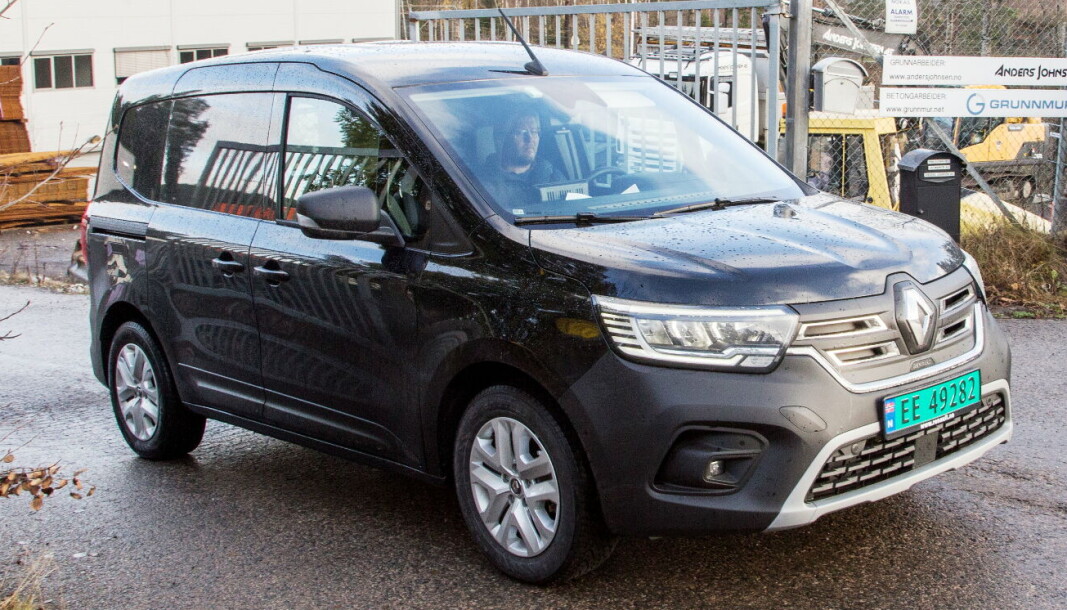 LOVENDE: Vi finner oss godt til rette bak rattet i nye Renault Kangoo E-Tech og forbrukstallene er så absolutt akseptable da vi testet bilen i temperaturer rett i overkant av frysepunktet. LOVENDE: Vi finner oss godt til rette bak rattet i nye Renault Kangoo E-Tech og forbrukstallene er så absolutt akseptable da vi testet bilen i temperaturer rett i overkant av frysepunktet.