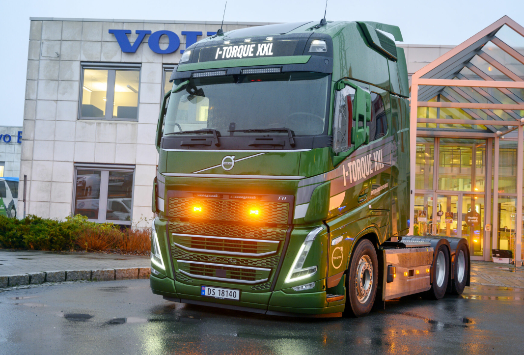 UNDER SKALLET: Volvo har oppgradert drivlinjen på sine 13-liters motorer. Den største motoren med 540 hestekrefter skal spare fem prosent diesel i forhold til forgjengeren.