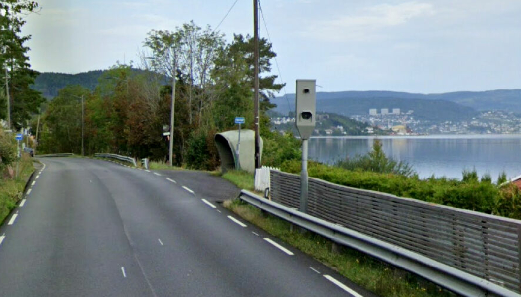 Denne fotoboksen ved Svelvikveien i Drammen skal fjernes.