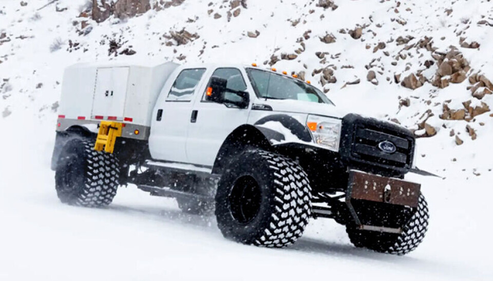 Postbil: Den ombygde Ford F-550 pickupen har et lite skappåbygg der pakker og post plasseres til postrunden som er på 240 km. Postbil: Den ombygde Ford F-550 pickupen har et lite skappåbygg der pakker og post plasseres til postrunden som er på 240 km.