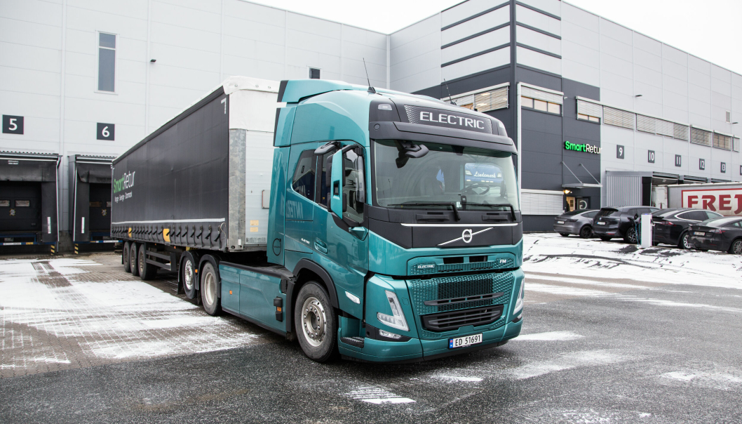 Smart Retur tester i samarbeid med Fredstad Logistikk en Volvo FM Electric trekkvogn.