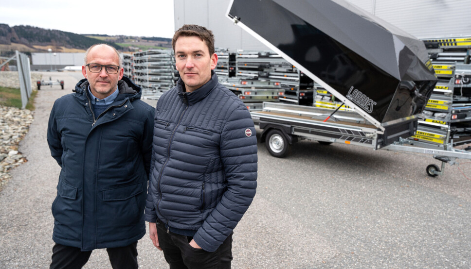 Fra venstre, salgssjef Ola Simensen og daglig leder Fredrik Duenger i Tilhengerimport Norge AS.