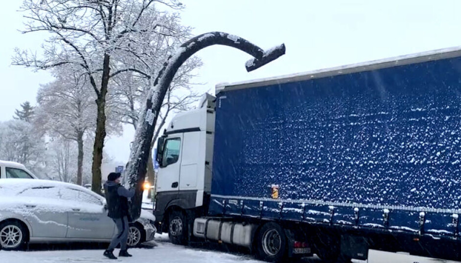 Trucktollo Dozer ser ut som en lang og bøyd barberhøvel. Og den fungerer også ganske likt som en barberhøvel.