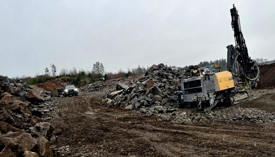 Det er boring, sprenging og graving på programmet i disse dager på Liebherr-tomta.