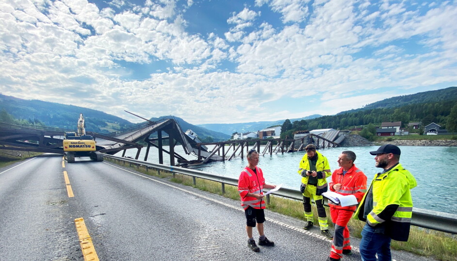Slik så det ut på Tretten i Gudbrandsdalen i august da Tretten bru kollapset over E6 og Gudbrandsdalslågen.