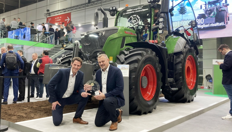 TIL TOPPS: Fendt 728 Vario ble kåret til årets traktor 2023. Her fra utdelingen på årets EIMA i Bologna i november.