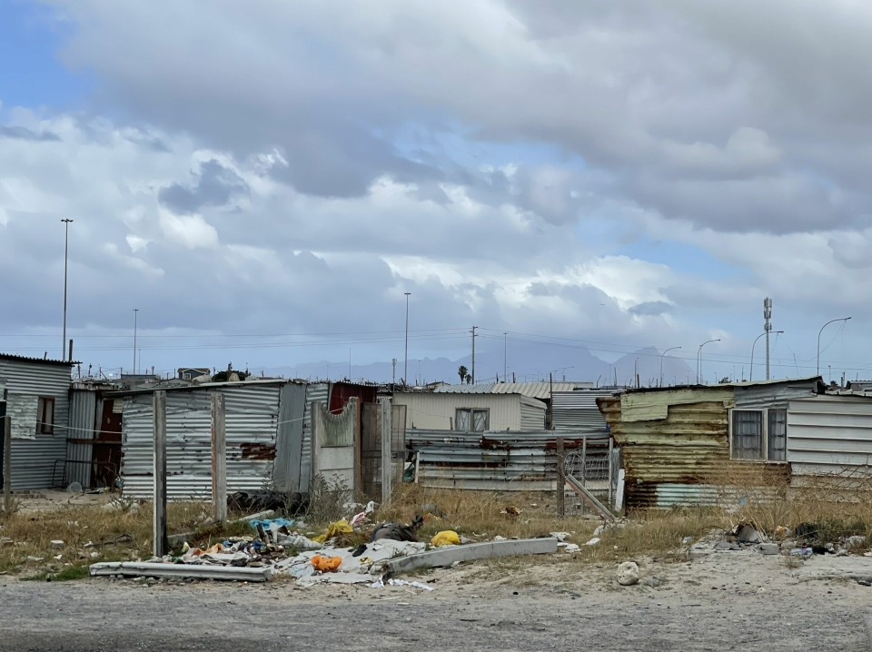 KONTRASTER: Det er stor kontrast mellom fattig og rik i Sør-Afrika.