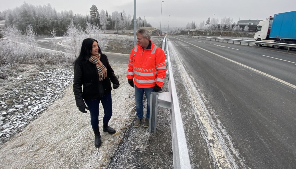 Ann Lill Rønning kolliderte med et vogntog i Mohagenkrysset på rv.4 i Innlandet i juni 2021. Nå har John Bekken og Statens vegvesen bygd nytt kryss og ny veg med midtdeler på ulykkesstedet. Nå er det også akselerasjonsfelt i begge retninger. Ann Lill Rønning kolliderte med et vogntog i Mohagenkrysset på rv.4 i Innlandet i juni 2021. Nå har John Bekken og Statens vegvesen bygd nytt kryss og ny veg med midtdeler på ulykkesstedet. Nå er det også akselerasjonsfelt i begge retninger.