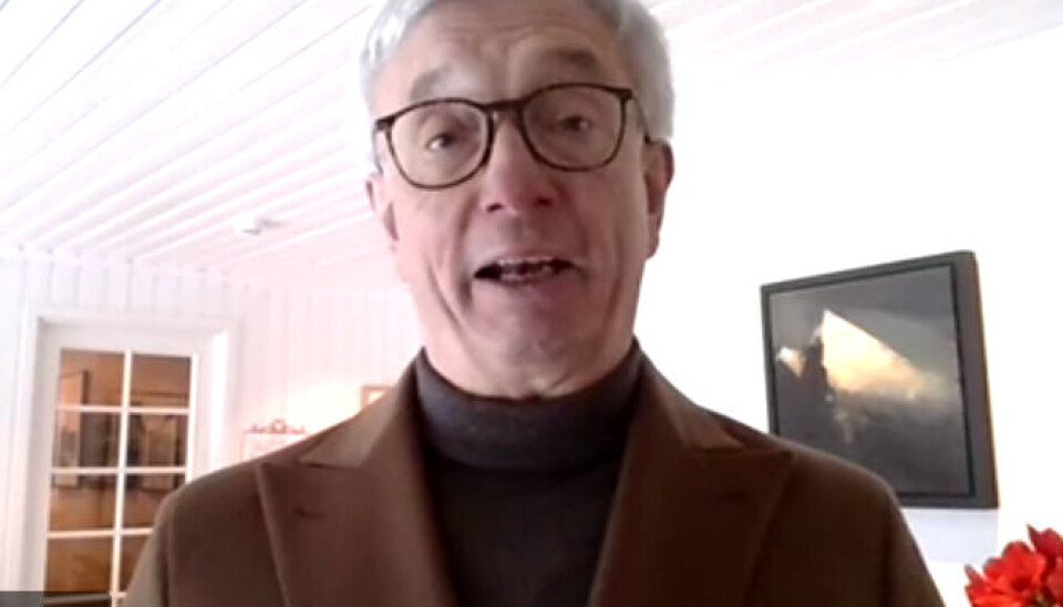 Riksrevisor Karl Eirik Schjøtt-Pedersen la frem en rapport om «Undersøkelse av myndighetenes kontroll av grensekryssende avfallstransporter» i dag. Han gjorde det hjemmefra, via nett, da han var syk men likevel ønsket å holde muntlig fremleggelse.