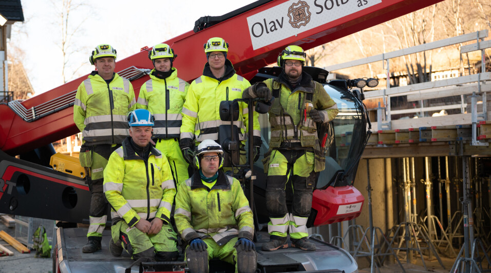 Olav Solberg-gjengen har fått en helt ny arbeidsdag med den nye Manitou-maskina.