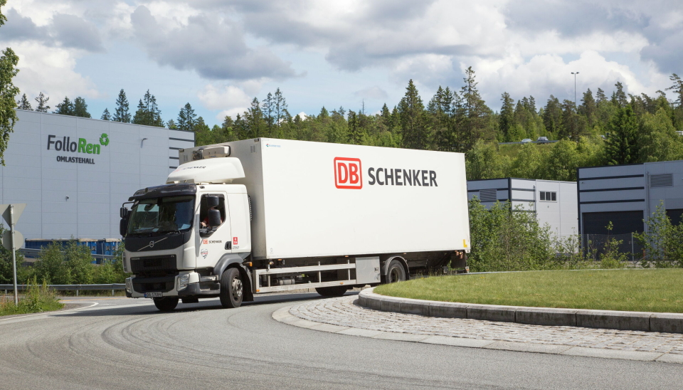 DB Schenker er godt synlige er trafikken i Norge - med innleide lastebiler som kjører fast for og er merket med DB Schenker.