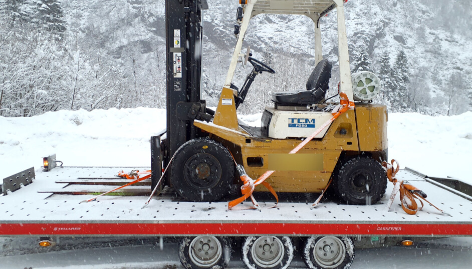 Trucken måtte av denne hengeren. Den veide for mye.