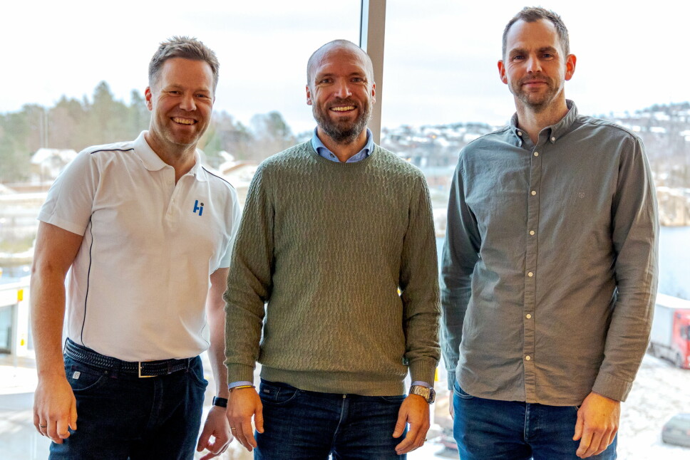 ENDRINGER: Anders Høiback (adm. direktør HI Entreprenør) ønsker Finn Erik Espegren velkommen som daglig leder i Kruse Smith Anlegg. Til høyre er Øystein Bondal som er daglig leder i Nordisk Sprøytebetong.