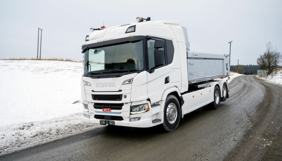 ØKNING: Kraftig økning i el-lastebilregistreringer: Her en Scania 25P - helelektrisk tippbil med dumperpbygg fra Istrail.
