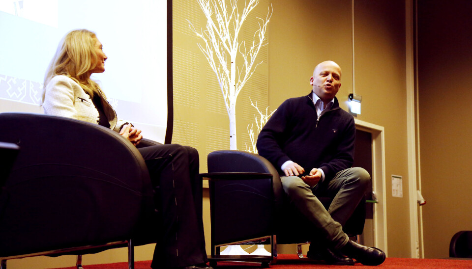 Finansminister Trygve Slagsvold Vedum var i godt humør, da han besøkte Arctic Entreprenør. Her sammen med adm. direktør Julie Brodtkorb i MEF.