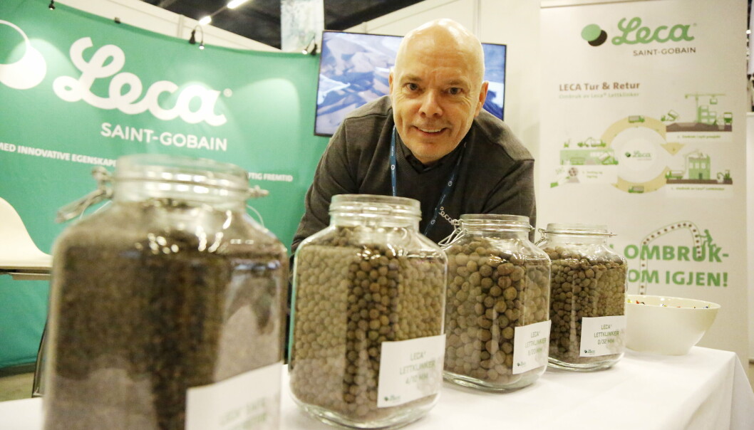 GJENBRUK: Leca-kulene kan fint brukes flere ganger, og på Arctic Entrepreneur lanserte produsenten et nytt konsept for gjenbruk av produktene. Her er salgs- og markedsdirektør Vidar Solberg med gjenbrukte Leca-kuler i ulike størrelser. GJENBRUK: Leca-kulene kan fint brukes flere ganger, og på Arctic Entrepreneur lanserte produsenten et nytt konsept for gjenbruk av produktene. Her er salgs- og markedsdirektør Vidar Solberg med gjenbrukte Leca-kuler i ulike størrelser.