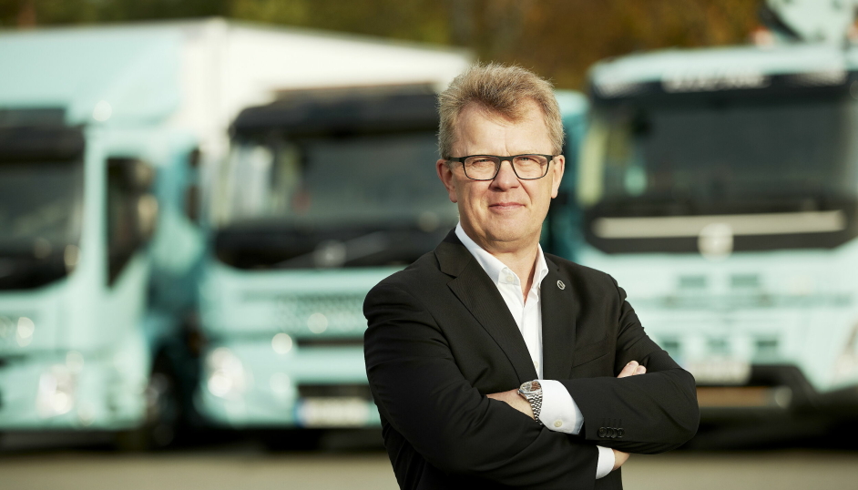 – Lanseringen av nye produkter og tjenester i løpet av året har vært vellykket, og vi har solgt kjøretøy til mange nye kunder også, sier adm. direktør Roger Alm i Volvo Trucks.