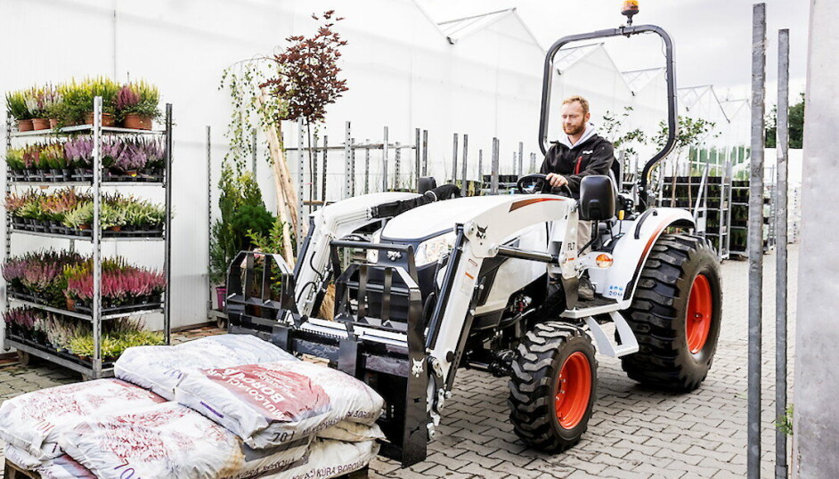 NYKOMMER: Modellen Bobcat CT 2040 traktor med frontlaster og bøyle. I Norge er det varianten med førerhus som er mest aktuell.