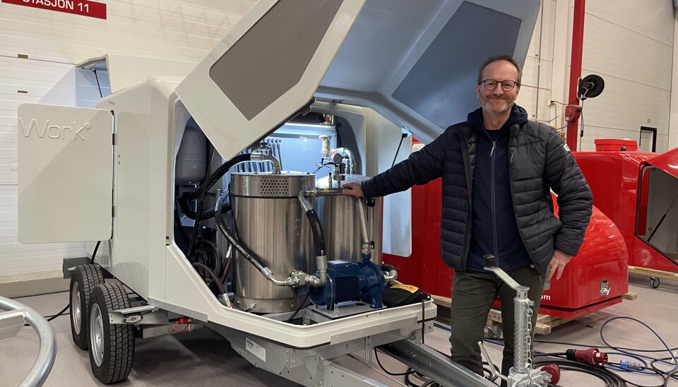 A.Markussen ved daglig leder, Florian Aschwanden, får levert HW6000e - 100% elektrisk og utslippsfri maskin fra HeatWork. A.Markussen ved daglig leder, Florian Aschwanden, får levert HW6000e - 100% elektrisk og utslippsfri maskin fra HeatWork.