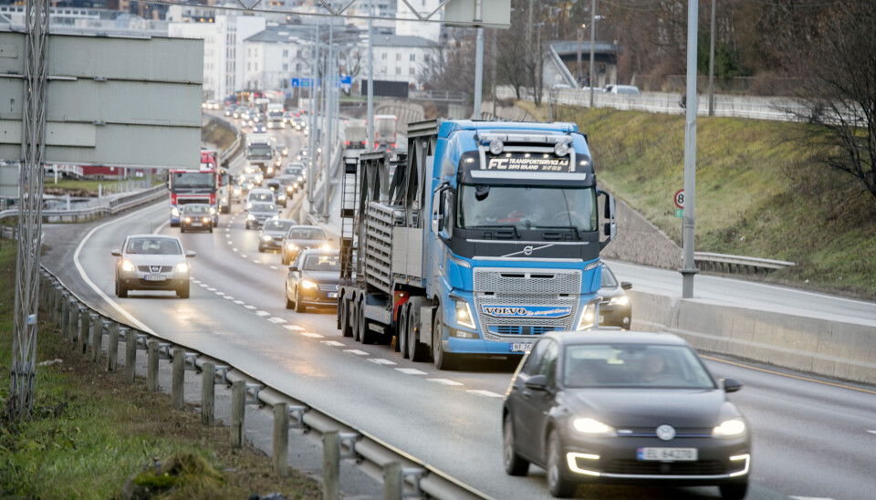 Formiddags trafikk inn mot Oslo på E18 i Bærum. Sandvika - E18 inngående - motorvei FOTO: ESPEN BRAATA