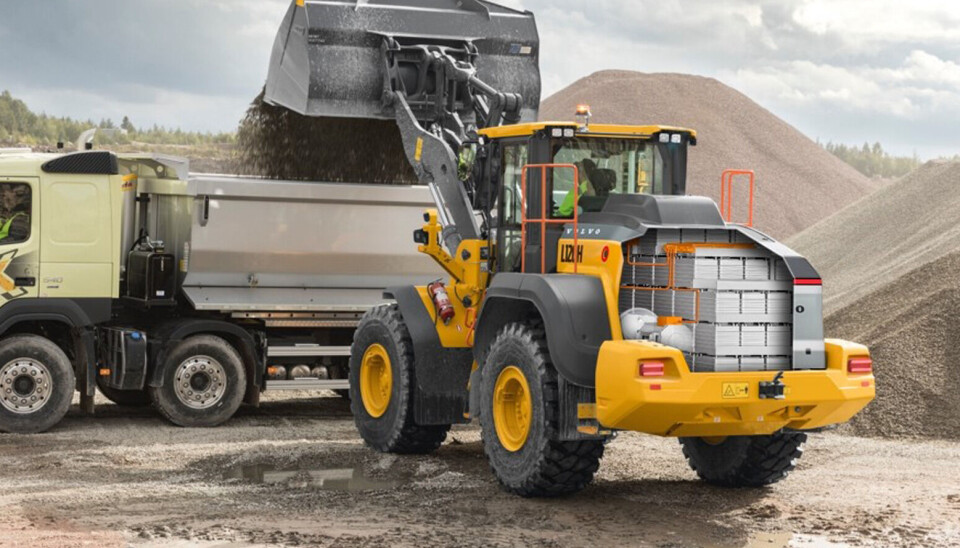 Nye L120 Electric Conversion kommet utvalgte kunder i 2023. Den har en batteripakke på 240 kWh. Dieselutgaver av L120 skal kunne bygges om til elektrisk drift på sikt.