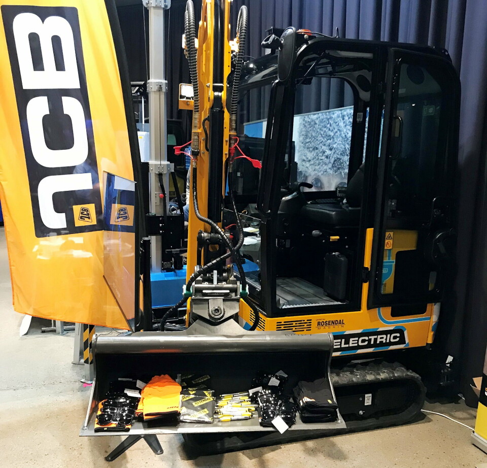 NÅ MED HYTTE: JCB 19C ETEC.