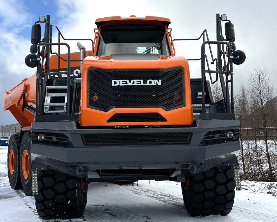 Develon DA45, dumper nummer 10.000 fra Elnesvågen er solgt til Rental Group av Rosendal Maskin AS.