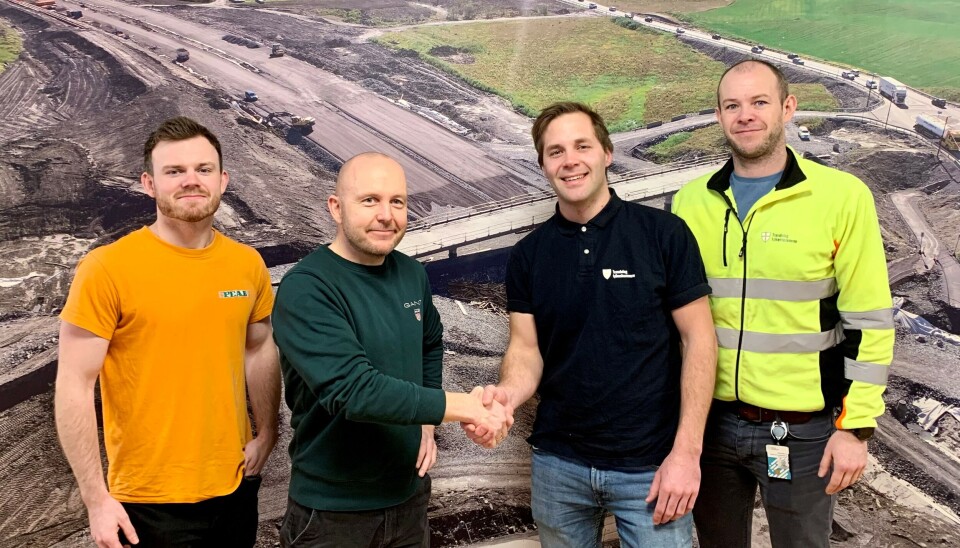 Kontraktssignering: F.v. Petter Borgsø, anleggsleder og Torbjørn Juliussen, prosjektleder (Peab). Nikolai Høilo, teamleder fagkontrakter og Per-Andre Pettersen, byggeleder (Trøndelag fylkeskommune).