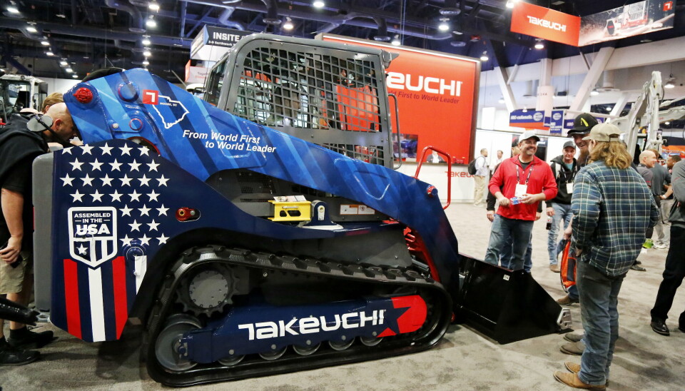 Takeuchi setter i gang produksjon av kompaktlastere på belter i USA. Nye maskiner ble lansert og lakken frir til den amerikanske anleggsbransjen.