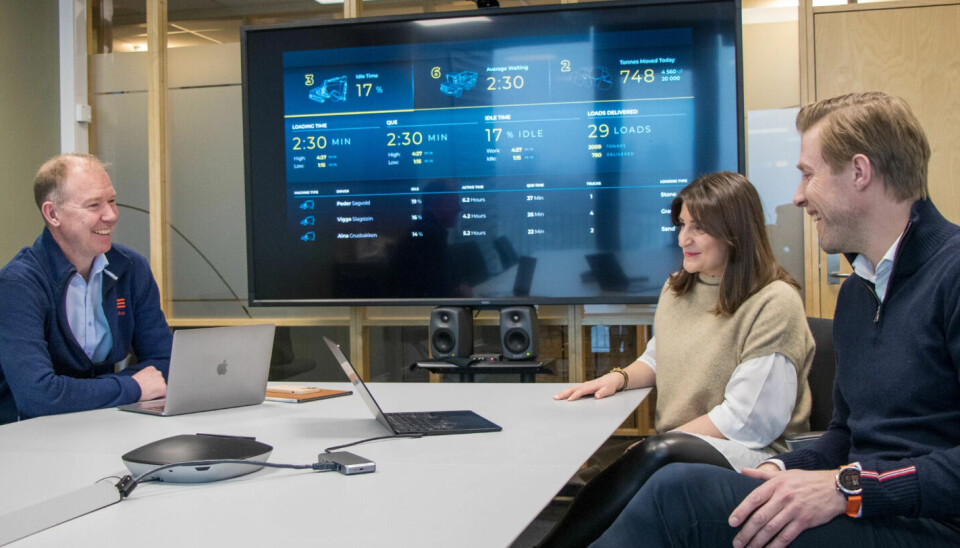 Dovetail med Ferd Impact Investing, og Construct Venture, kommer inn på eiersiden i Ditio. Fra ventre: Erik Aadland (Ditio), Codruta Gamulea Berg (Dovetail), Jan Fossgård (Construct Venture).