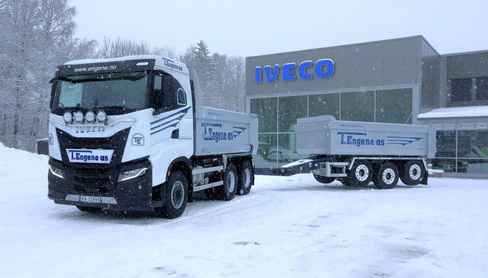 To slike tippbiler med tippkjerre er levert til T. Engene AS. To slike tippbiler med tippkjerre er levert til T. Engene AS.
