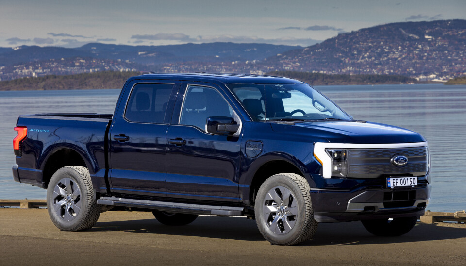 Any customer can have a car painted any colour that he wants, so long as it is black, sa Henry Ford om Ford Model T. I Norge kan man velge hvilken farge man vil på F-150 Lightning, så lenge man velger fargen Antimatter Blue Metallic.
