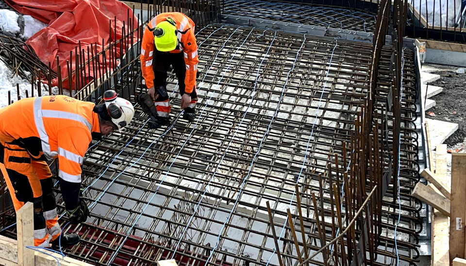 Legger betongherdekabel som gjør herdingen flere timer raskere om vinteren.