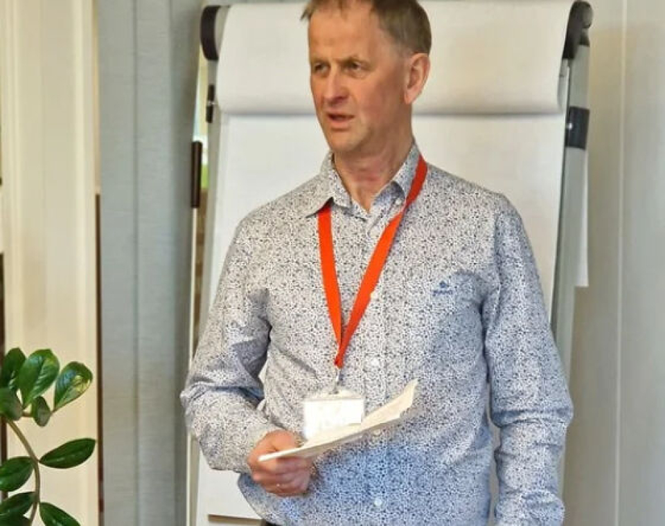 Anbudskonkurranse med forhandlinger er noe bransjen selv har ønsket, og Statens vegvesen har hatt en god dialog med leverandørbransjen og entreprenørbransjen i forkant. Arne Aakre, avdelingsdirektør Vei og Jernbane i Entreprenørforeningen Bygg og Anlegg (EBA), deltok under markeringen i Veidekkes lokaler.