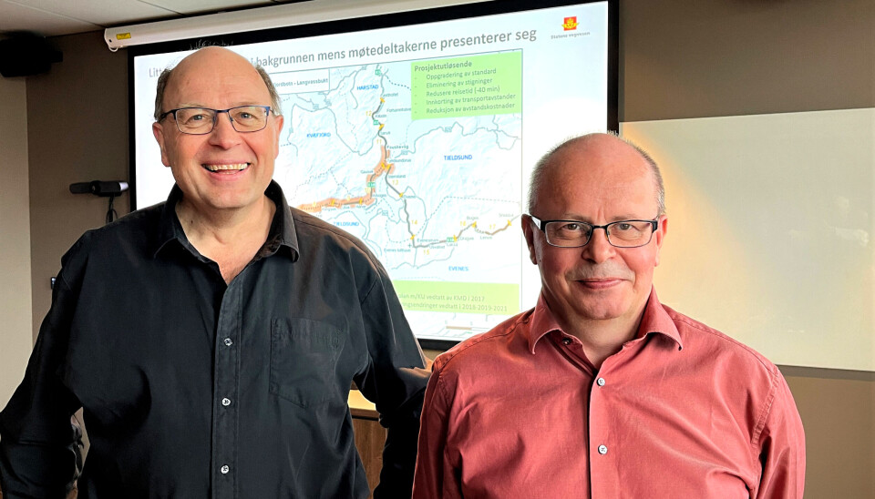 Til tross for turbulente tider med høy prisvekst, er det forhandlet frem et tilbud innenfor den økonomiske rammen Vegvesenet har fått for anskaffelsen. Fra venstre, prosjektleder, Reidar Johansen og utbyggingsdirektør nord, Stein Johnny Johansen. Begge i Statens vegvesen.