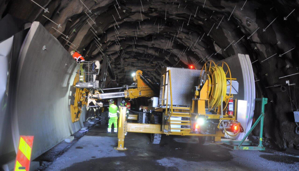 – Første elektrisk drevne monterings-maskin for tunnelvegger