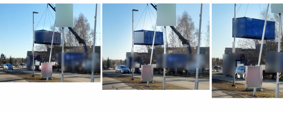 BILDESERIE: Kranfører på kranbil heiser container over offentlig vei der det passerer en personbil under den hengende lasten.
